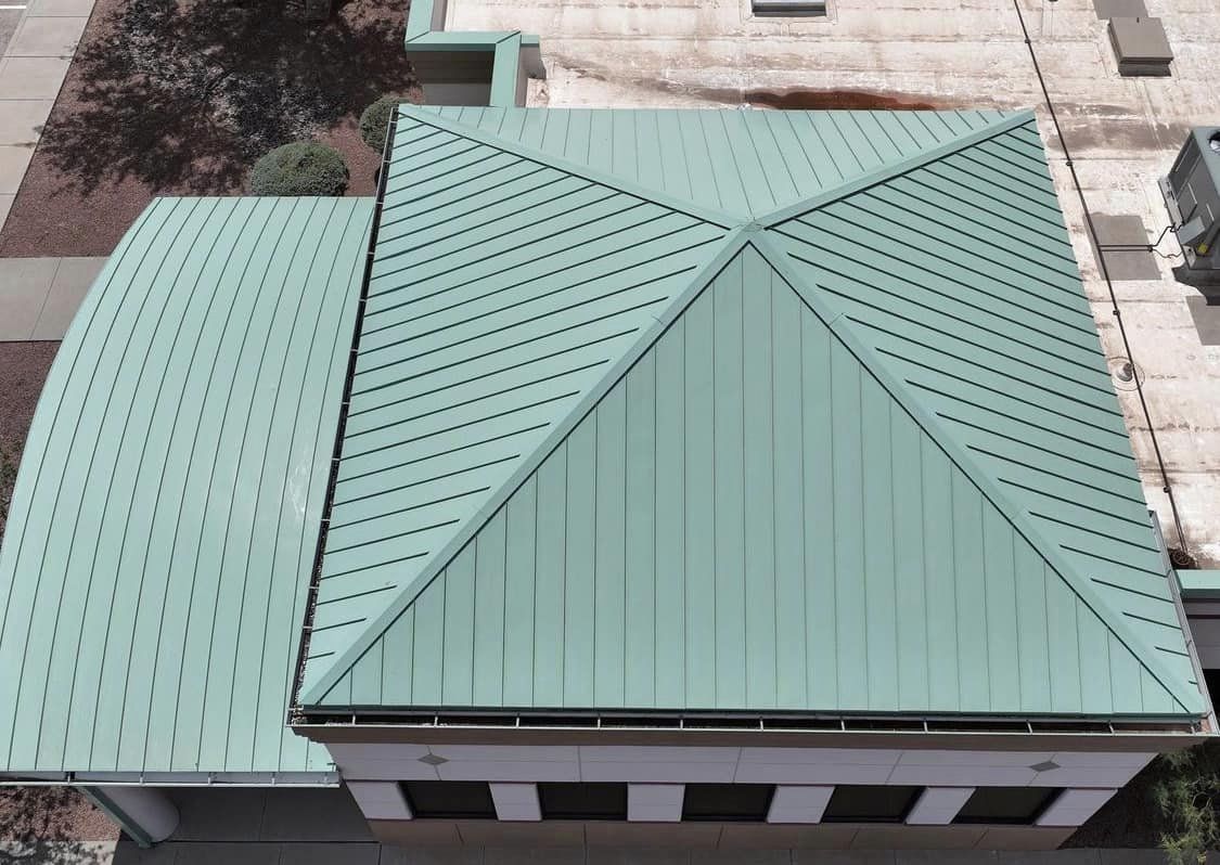 US Metal Roofing Ag and R panel Roll Former