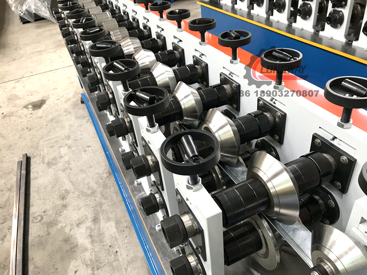 stud machine025