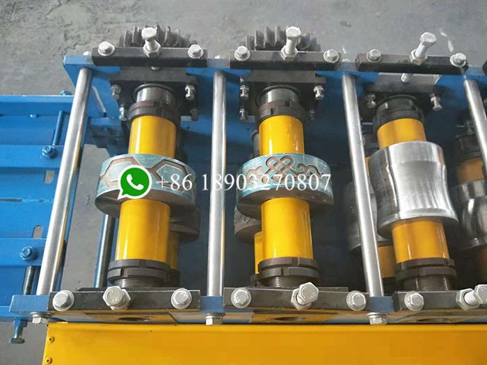 Garage door rolling shutter door forming machine