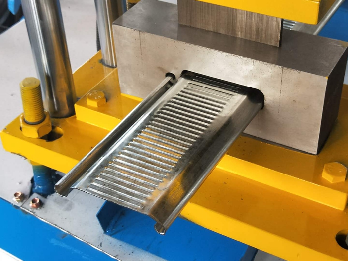 shutter door forming machine
