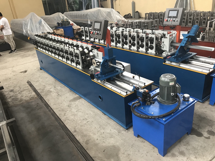 CD UD CW UD roll former